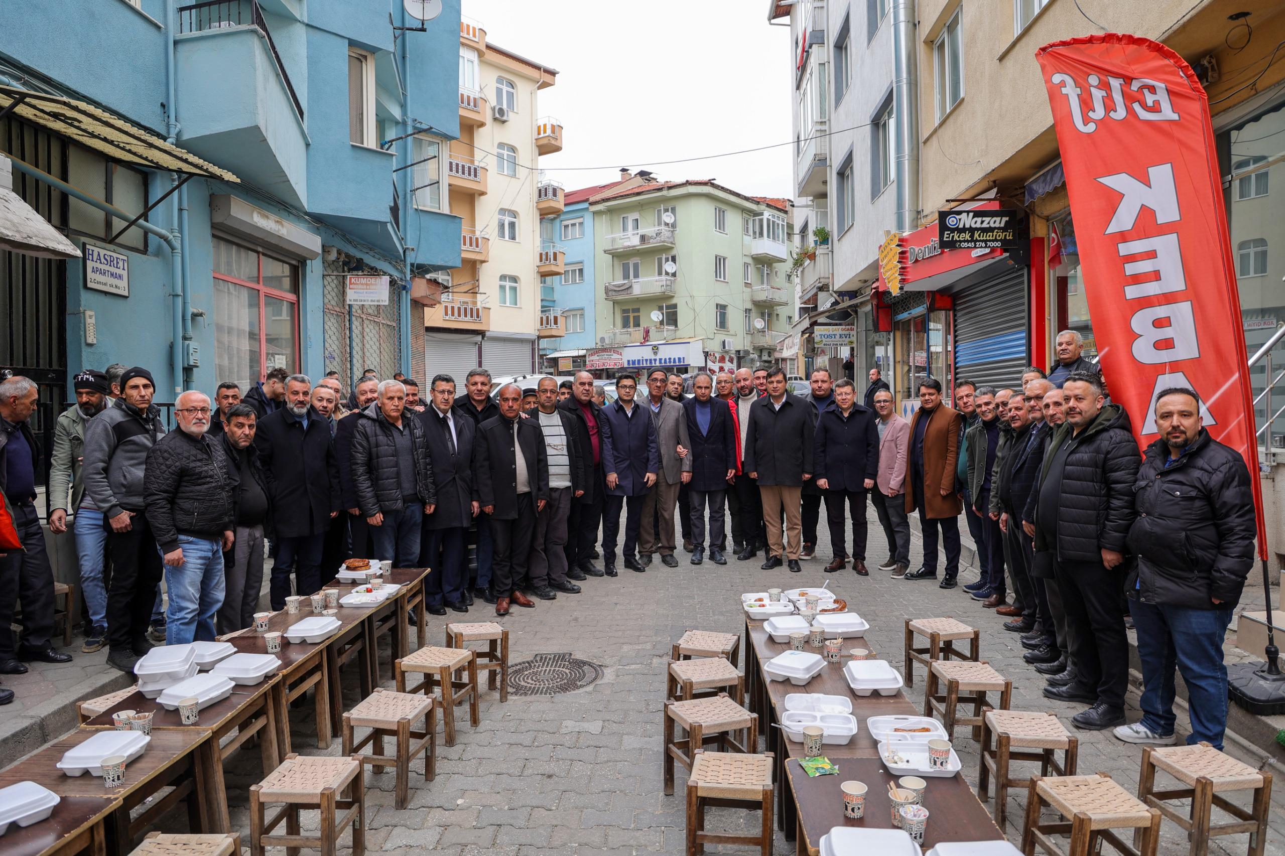 Başkan Çakın Esnafla Mahalle Kahvaltısı Yaptı 1