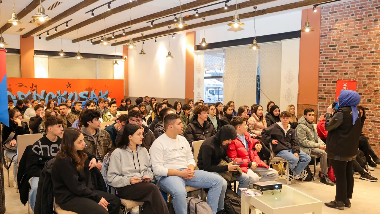 Başkan Çakın Gençlerle Ateş Yaktı, Pasta Kesti 3