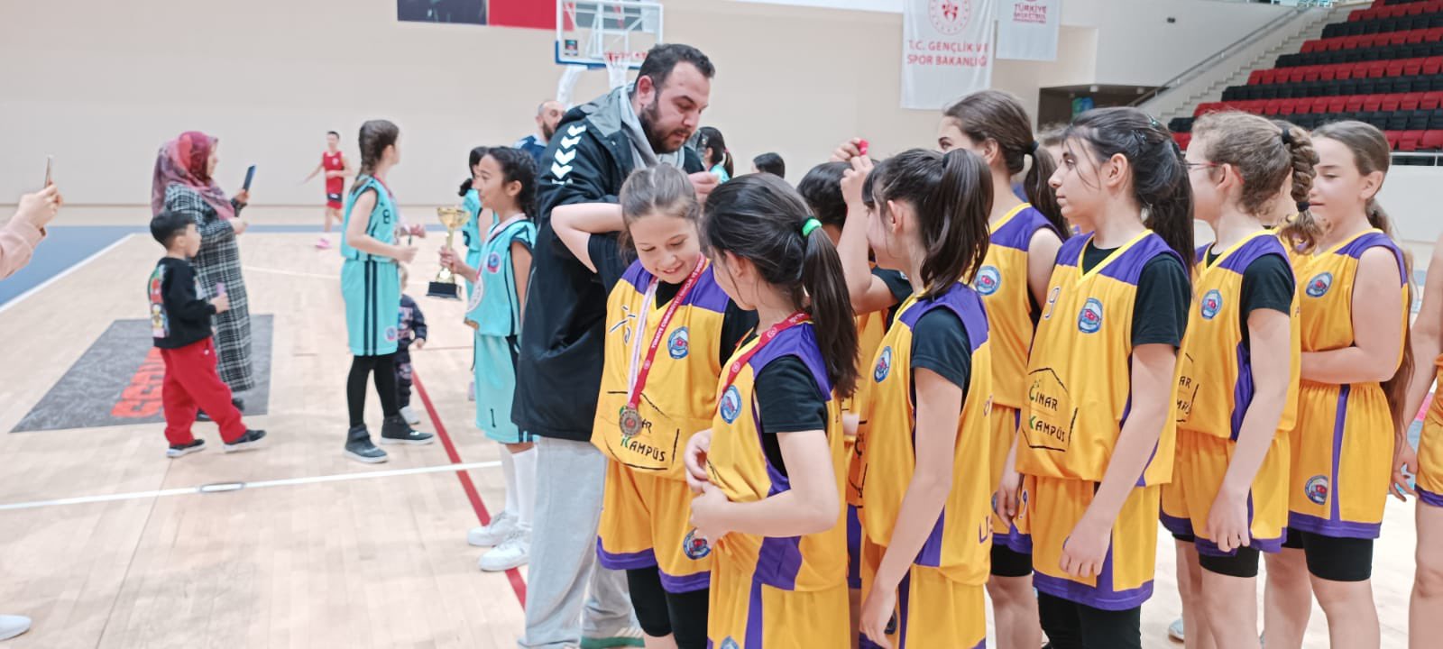 Uşak Okullar Arası Küçük Kızlar Basketbol Şampiyonu Belli Oldu 3