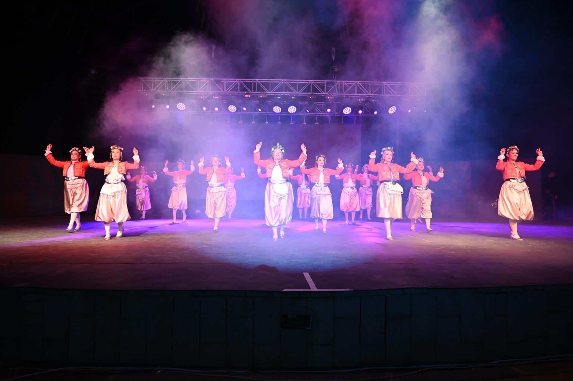 Uşaklı Öğretmenler Sahnede: Huzurpark'ta Unutulmaz Gösteri 6