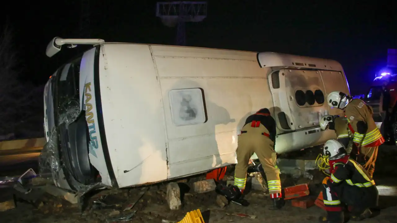 Gediz Kavşağı’nda Feci Kaza: 1’i Ağır 28 Yaralı 12