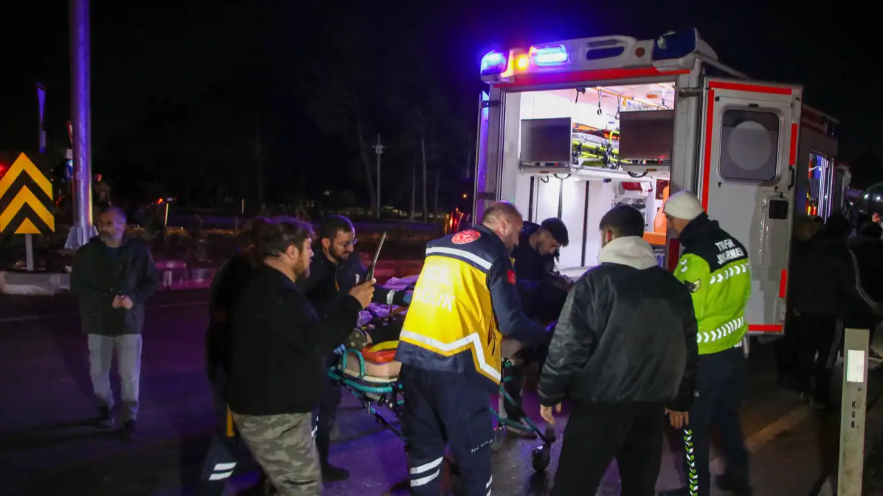 Gediz Kavşağı’nda Feci Kaza: 1’i Ağır 28 Yaralı 4