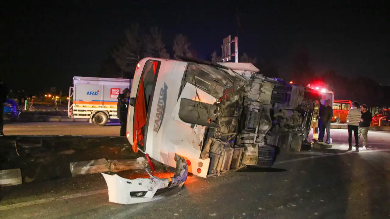 Gediz Kavşağı’nda Feci Kaza: 1’i Ağır 28 Yaralı 2