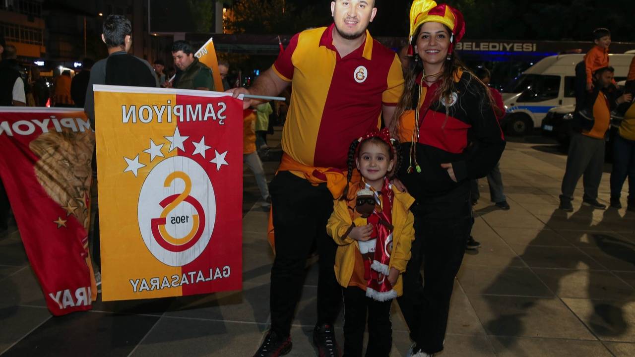 Galatasaray'ın 25. Şampiyonluğu Uşak'ta kutlandı! 9
