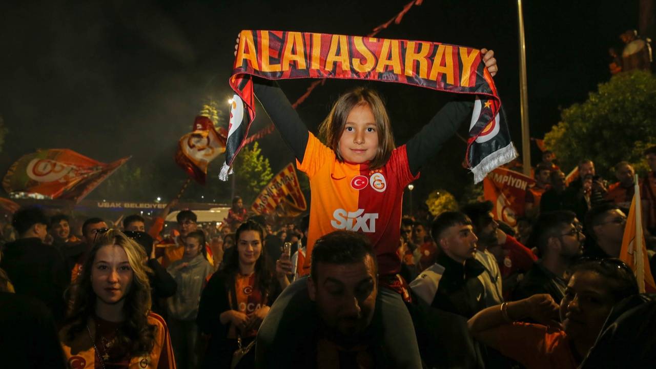 Galatasaray'ın 25. Şampiyonluğu Uşak'ta kutlandı! 6