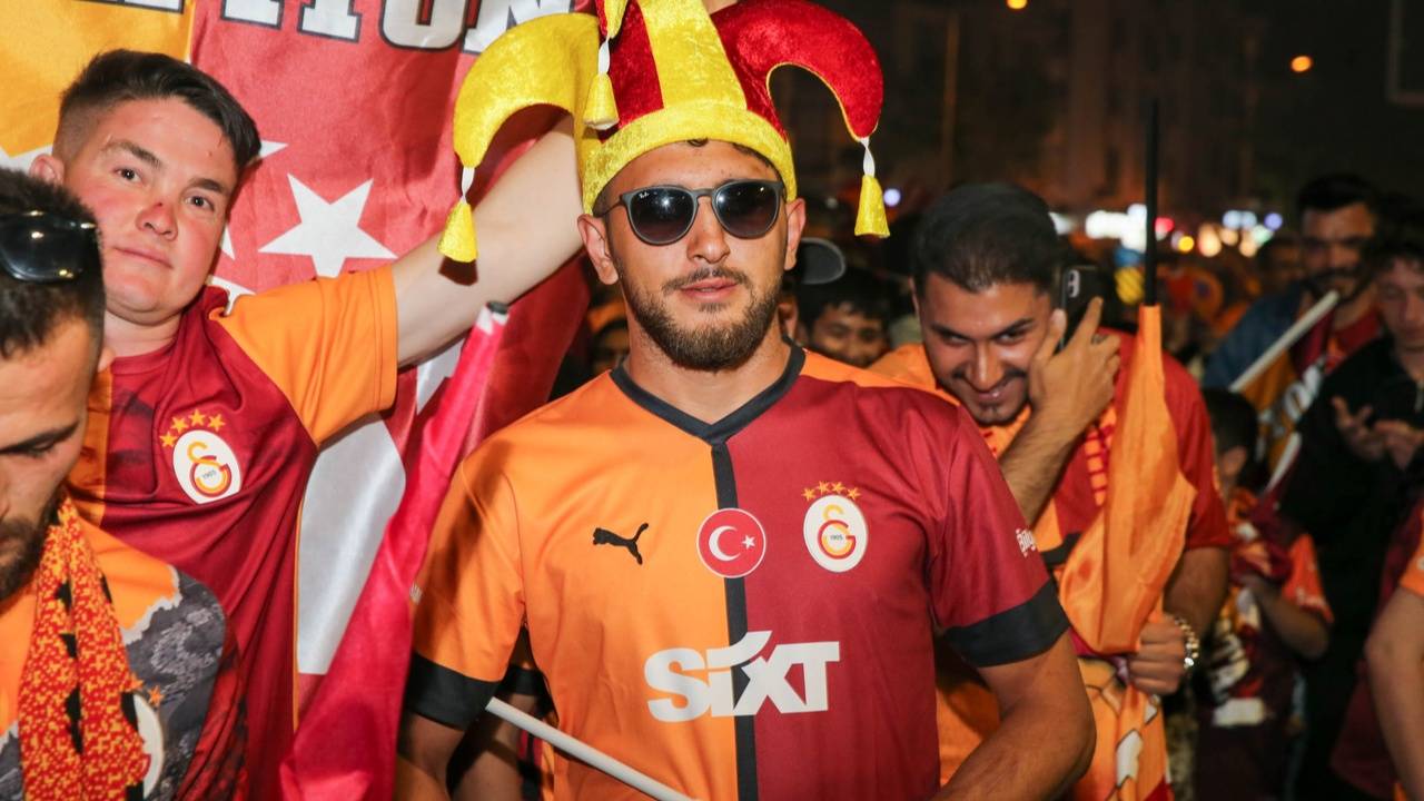 Galatasaray'ın 25. Şampiyonluğu Uşak'ta kutlandı! 5