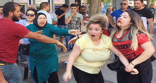 Kadınlar Kavga Etti Erkekler Ayırdı