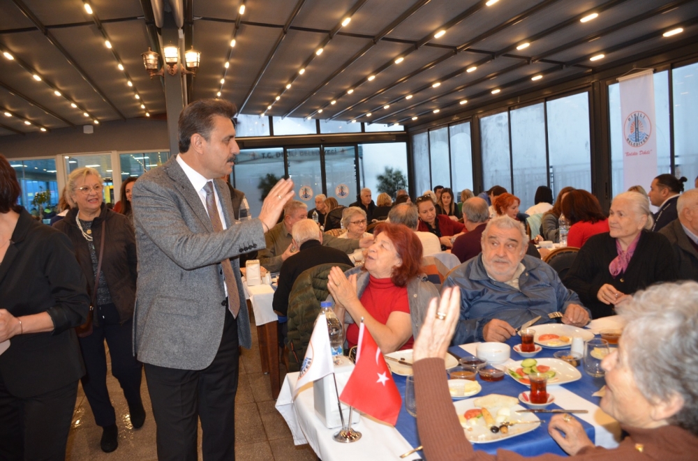 Dikili'de belediye başkanı ve öğretmenler kahvaltıda buluştu