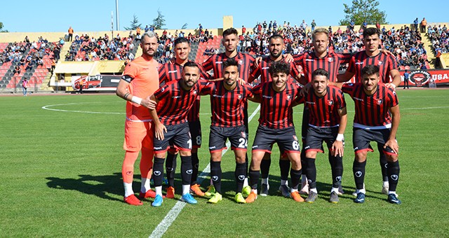 UŞAKSPOR KENDİ EVİNDE ANKARA DEMİRSPOR’A 2-0 MAĞLUP OLDU