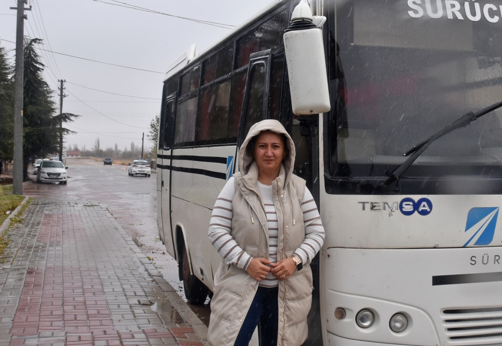 Afyonkarahisar'da Otobüs Kullanmayı Alime Küçükçelebi Öğretiyor
