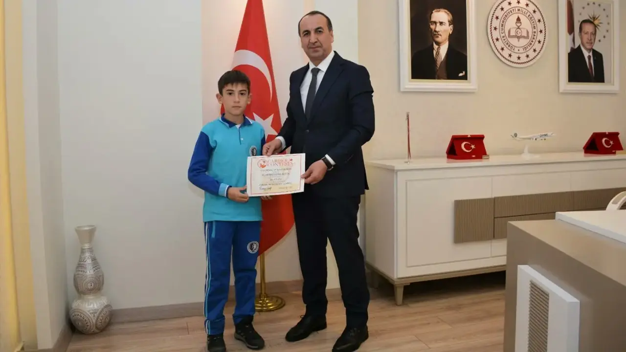 Uşaklı öğrenci ''Uluslararası Caribu Matematik Yarışmasında Dünya şampiyonu oldu..