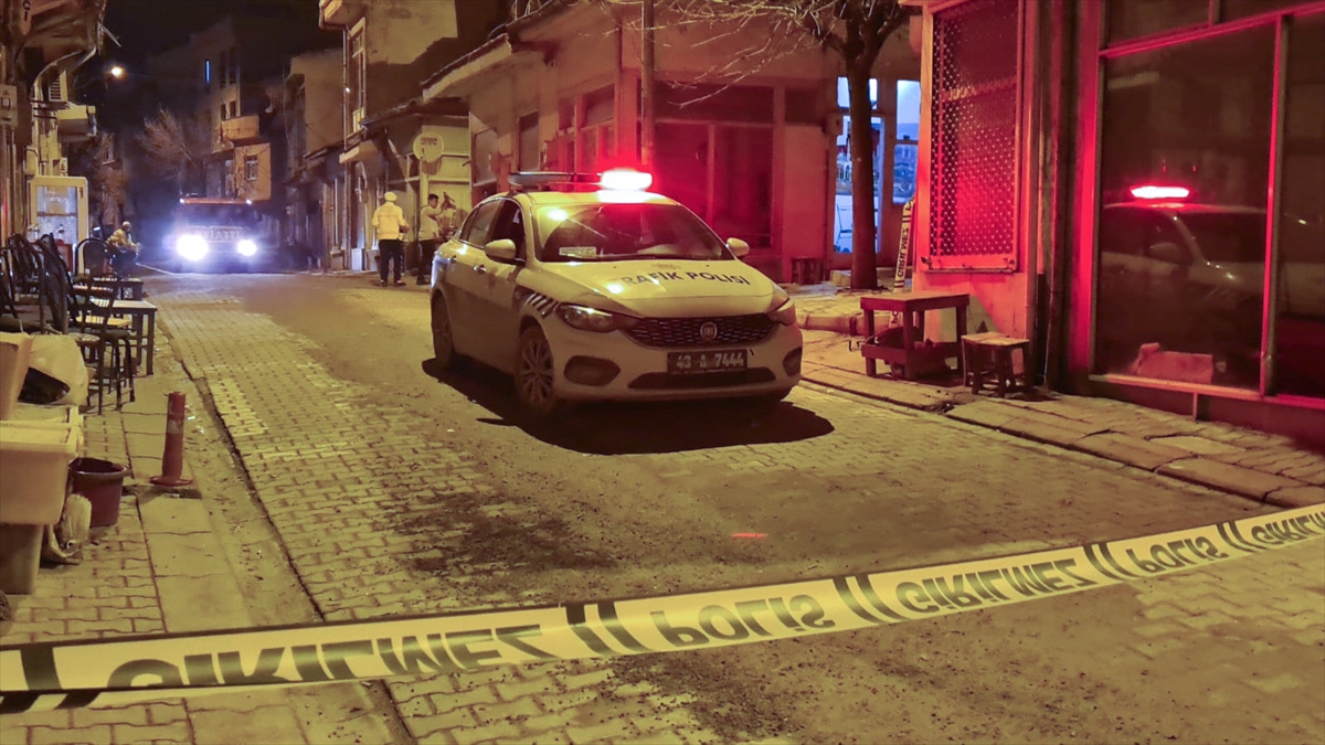 Kütahya Emet'te Muhtarlar Birbirini Vurdu Harun Kaya Hayatını Kaybetti
