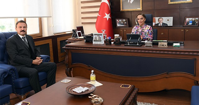 Vali Funda Kocabıyık, İl Emniyet Müdürü Mesut Gezer’i makamında kabul etti