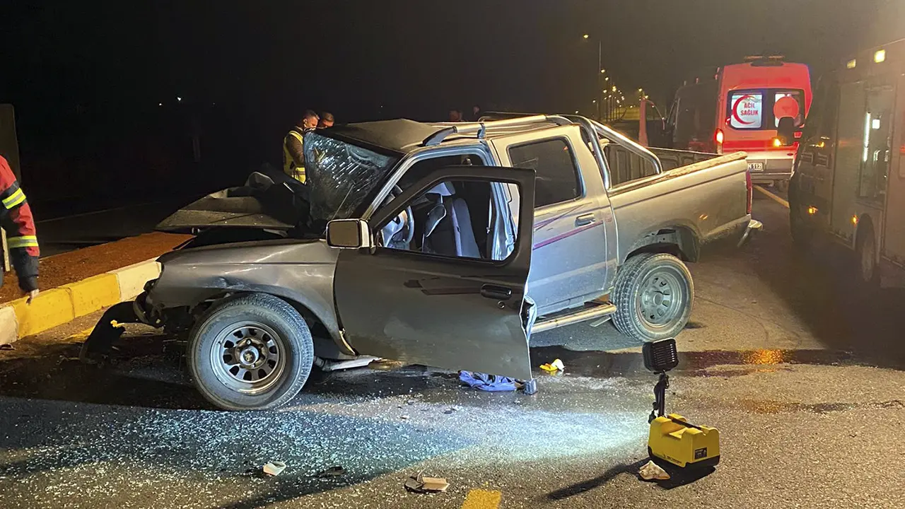 Aydın Efeler İlçesi'nde Alkollü Sürücü Yön Tabelasına Çarptı: 1 Yaralı
