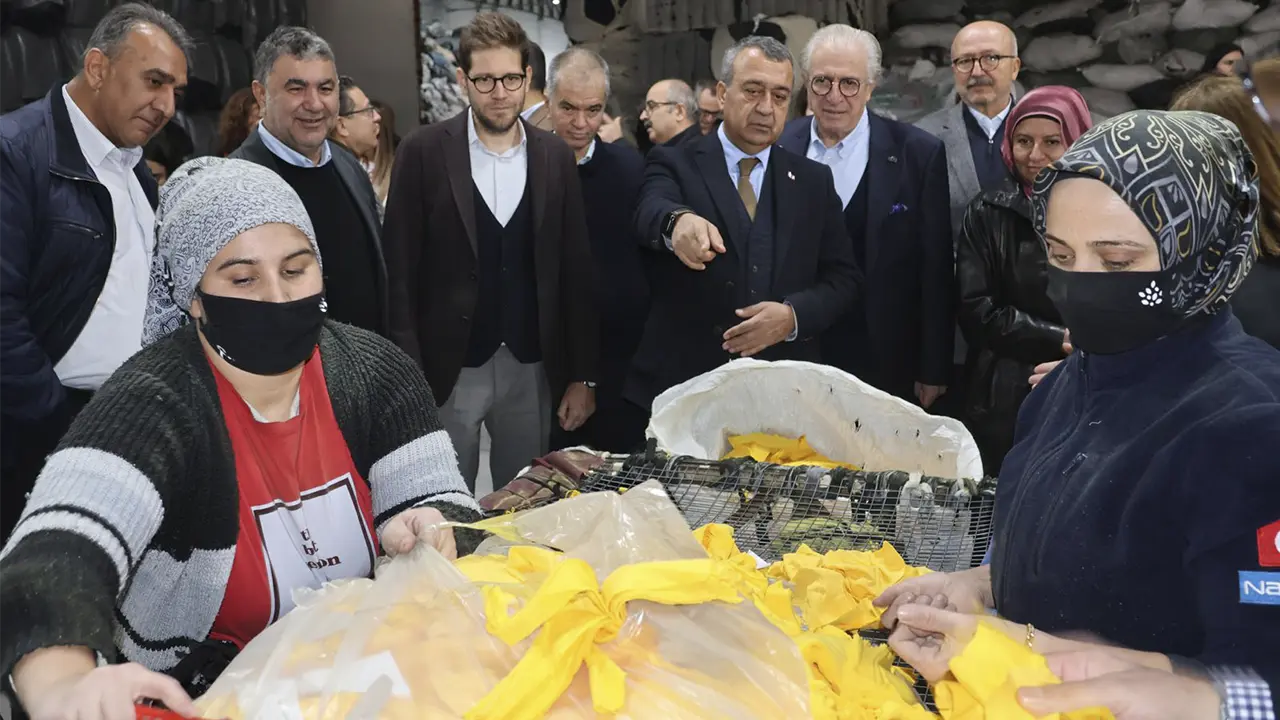 İhracatçı Birlikleri , Uşak ‘ta ‘Geri Dönüşüm Sektörü’ Konferansına Katıldılar