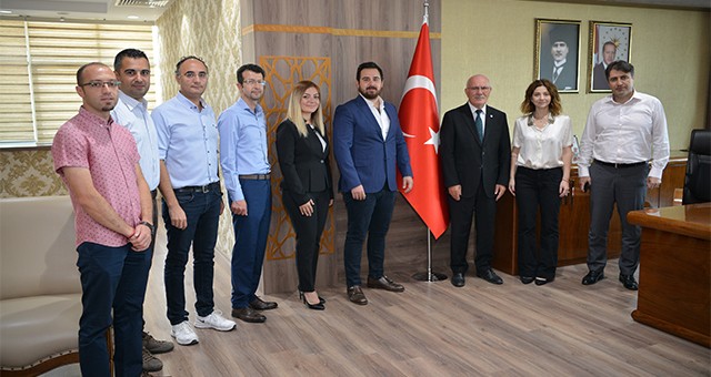 Uşak Üniversitesi’nin Tasarımları Ağaoğlu Tekstil Kataloglarında