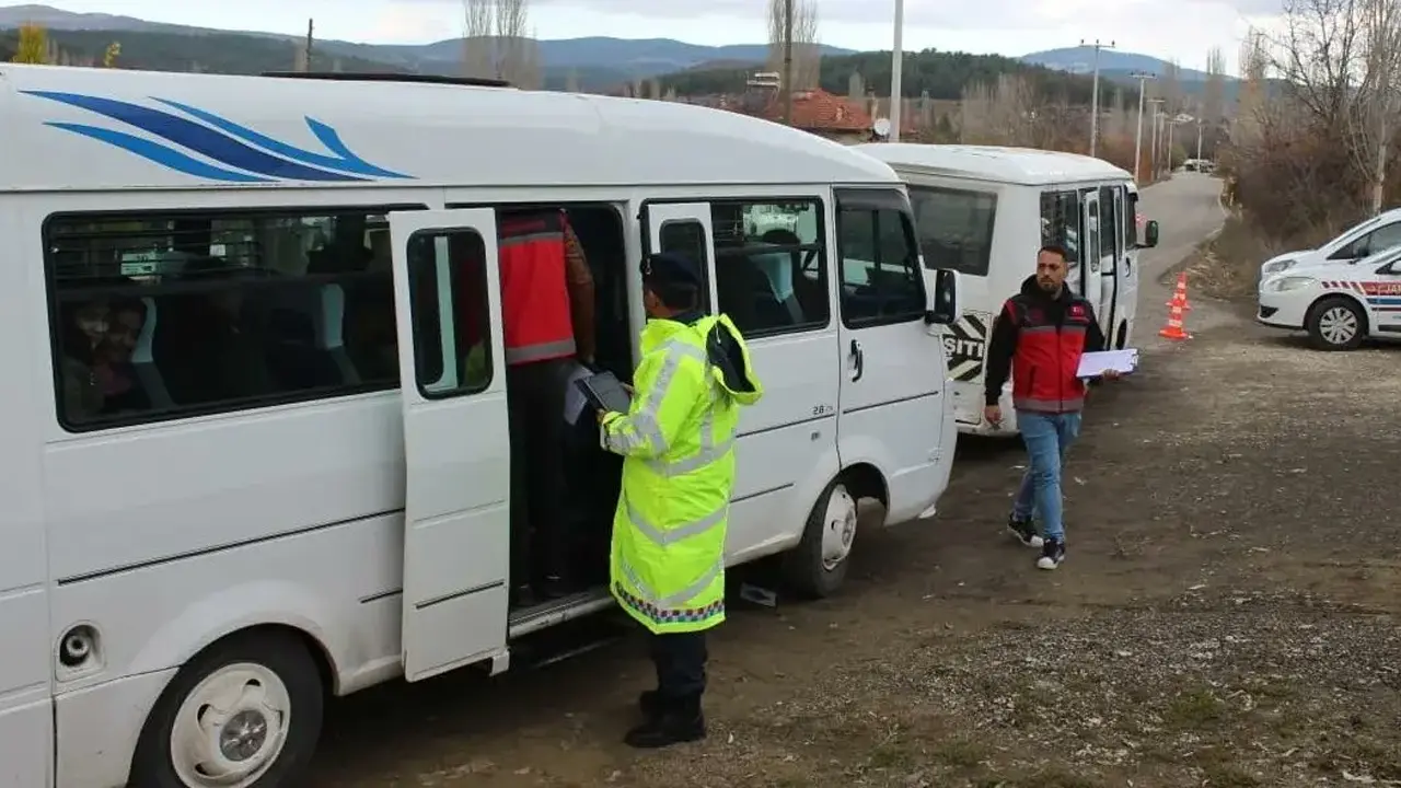 Uşak'ta Okul Servis Araçları Denetlendi!