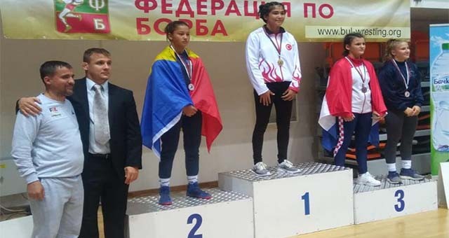 Uşaklı güreşçi kızlar, Balkan şampiyonu oldu