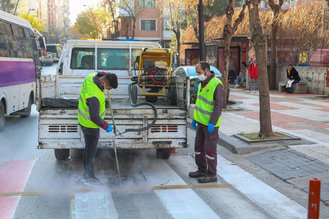 Uşak Belediyesi Karasinek ve Sivrisineklere Savaş Başlattı!