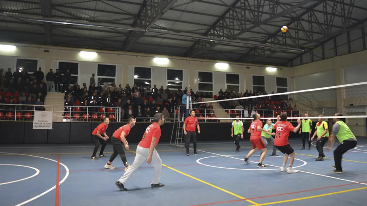 Uşak Karahallı'da Mahalle ve Köyler Voleybol'da Kapıştı! Birinci Belli Oldu..