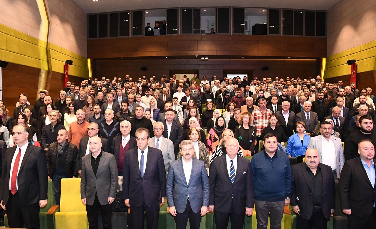 Dünya’da Ticaret Trendleri ve İhracatı Bekleyen Riskler Konulu Panel Başladı