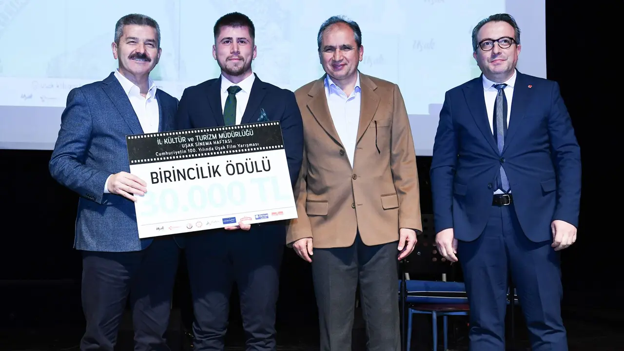 "Cumhuriyetin 100. Yılında Uşak Film Yarışması" ödül töreni düzenlendi.