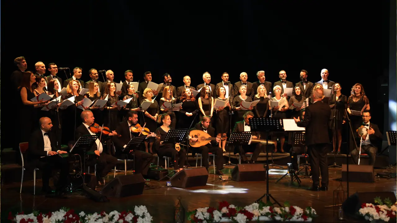Uşak'ta Zeki Müren Rüzgarı Esti! Sanat Güneşi Konserle Anıldı...