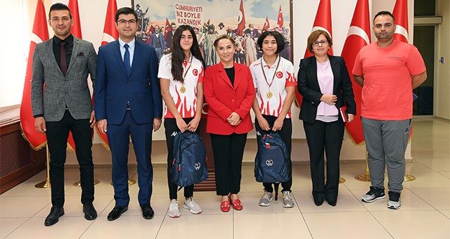 VALİ FUNDA KOCABIYIK, BALKAN ŞAMPİYONU SPORCULARI MAKAMINDA KABUL ETTİ