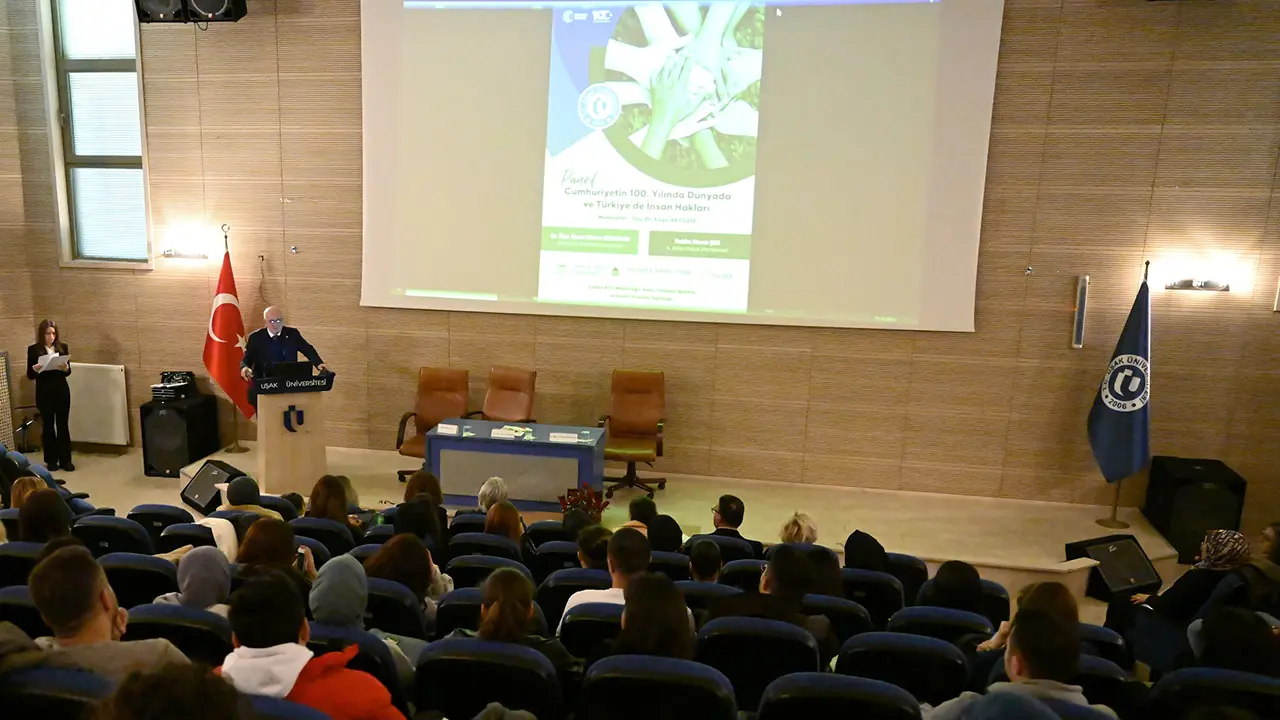 Uşak Üniversitesi'nde Düzenlenen Panelde İnsan Hakları ve Çifte Standartlar Tartışıldı
