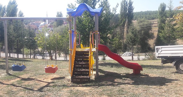 UŞAK'TA PARK VE BAHÇELER ARTIK DAHA BAKIMLI