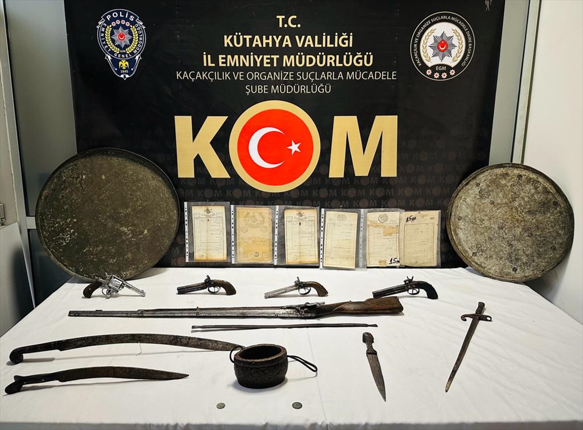 Kütahya'da Durdurulan Araçta 21 Parça Tarihi Eser Yakalandı