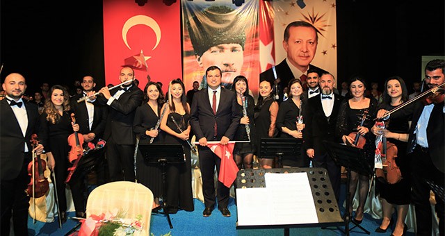 UŞAK BELEDİYESİ ODA ORKESTRASI UŞAKLILARA UNUTULMAZ BİR GECE YAŞATTI