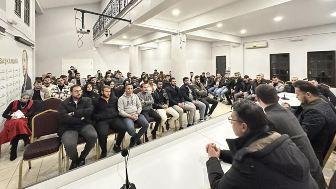 Uşak Ak Parti Gençlerle Bir Araya Geldi