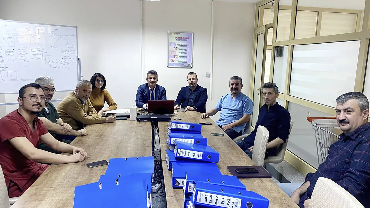 Uşak İl Sağlık Müdürü, Randevu Alınamayan Kardiyoloji Birimini Ziyaret Etti!