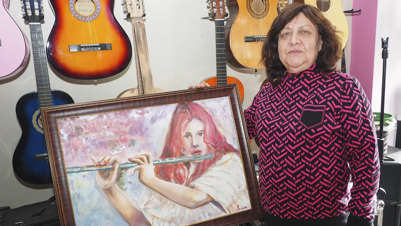 Emelki Oldu, Kendini Sanat'a Adadı! Uşaklı Sevim Şahin'in Büyük Başarısı..