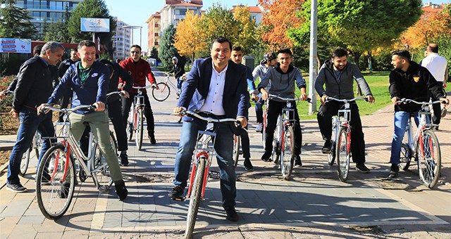 BAŞKAN ÇAKIN VE GENÇLER SAĞLIK İÇİN PEDAL ÇEVİRDİ