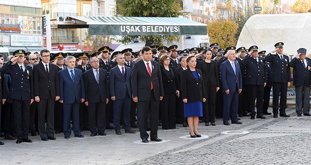 BÜYÜK ÖNDER MUSTAFA KEMAL ATATÜRK, EBEDİYETE İRTİHALİNİN 81. YILINDA DÜZENLENEN PROGRAMLA ANILDI