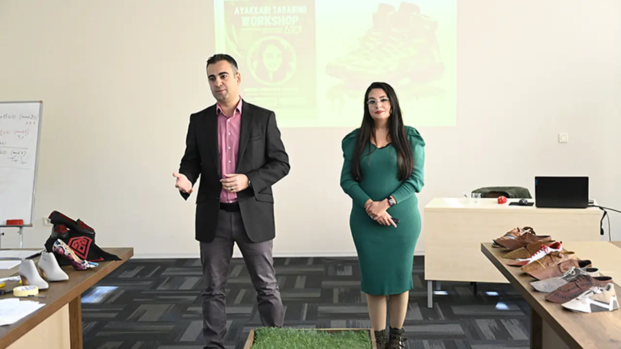 Uşak Ünivesitesi'nde 'Ayakkabı Tasarım' Workshop'u Düzenlendi