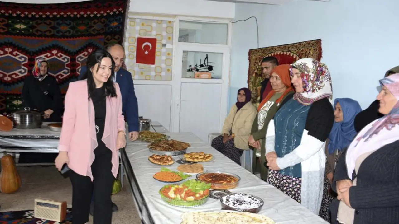 Uşak Eşme'de Anlamlı Etkinlik: Yerli Malı Haftası Kutlandı
