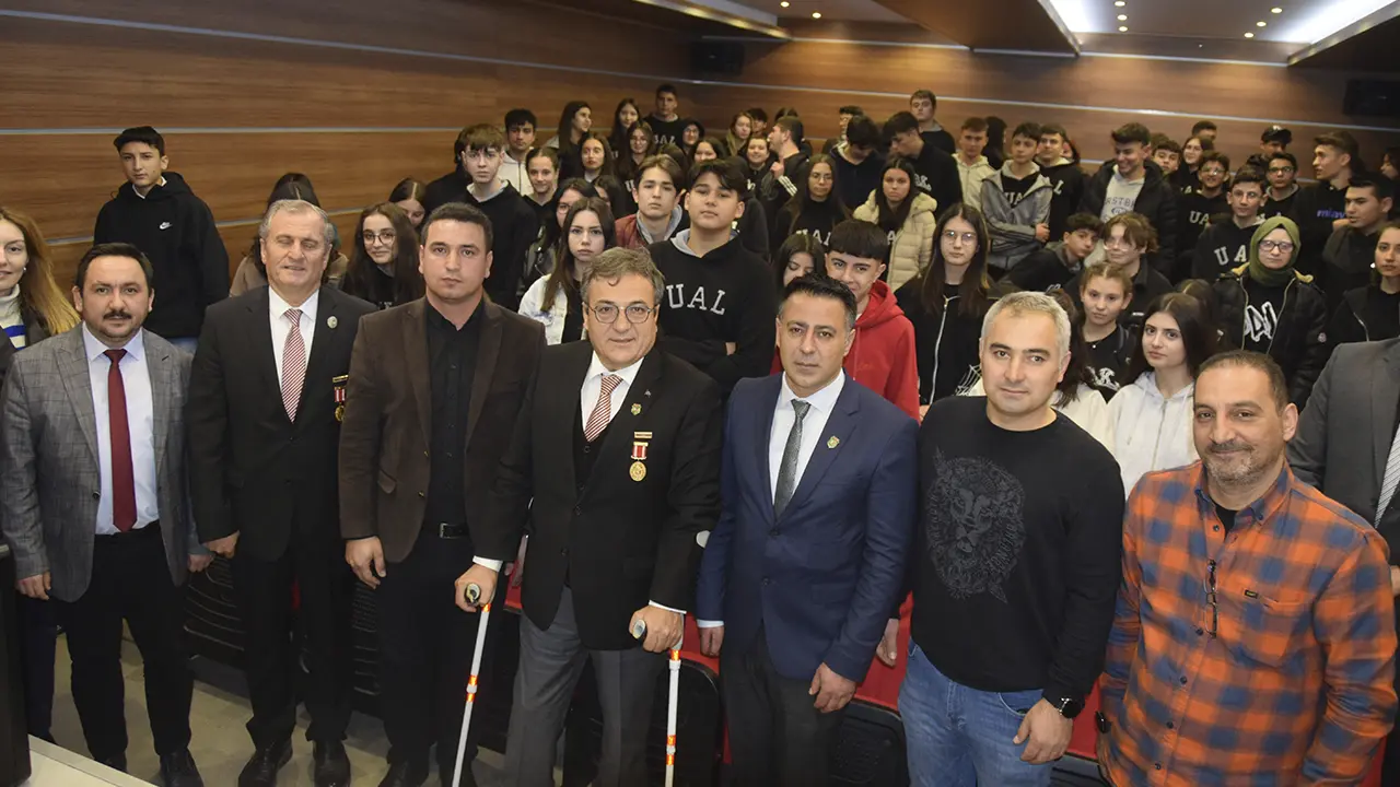 Uşak Lisesi Öğrencileri Gazilerle Buluştu