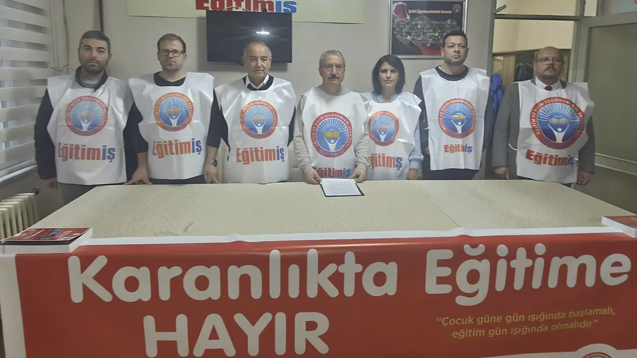 Uşak Eğitim-İş 'Karanlık' Eylemi Yaptı