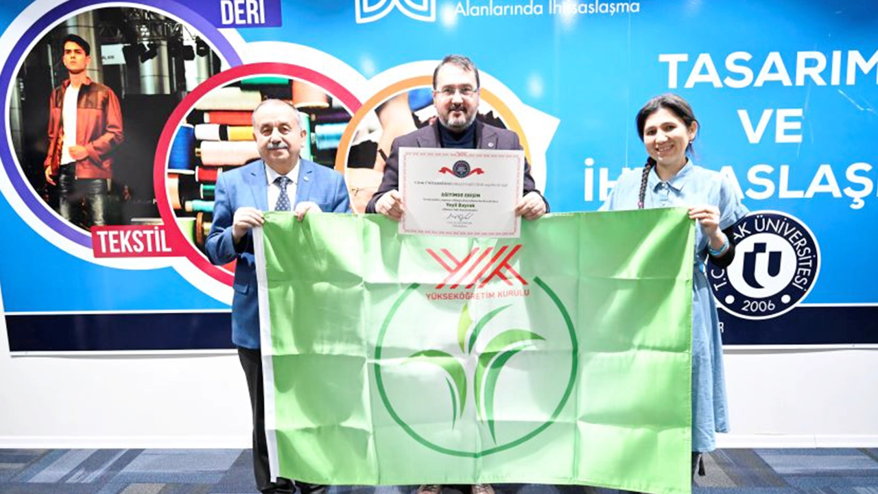 Uşak Üniversitesi’ne Engelsiz Üniversite Bayrak Ödülü Verildi