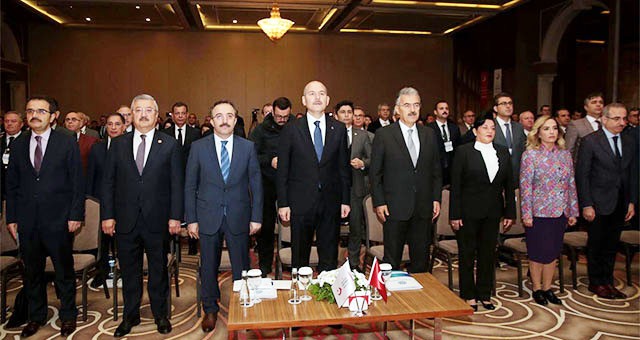 EGE BÖLGESİ GÖÇ, GÜVENLİK VE SOSYAL UYUM BÖLGESEL ÜST DÜZEY ÇALIŞTAYI İÇİŞLERİ BAKANI SÜLEYMAN SOYLU’NUN KATILIMLARIYLA İZMİR’DE GERÇEKLEŞTİRİLDİ