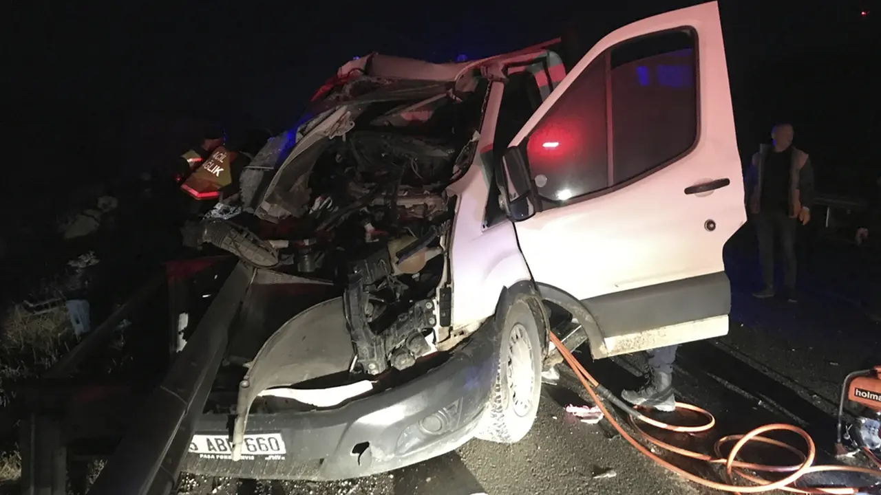 Uşak'ta Kamyona Çarpan Araç'taki Ramazan Yılmaz Hayatını Kaybetti