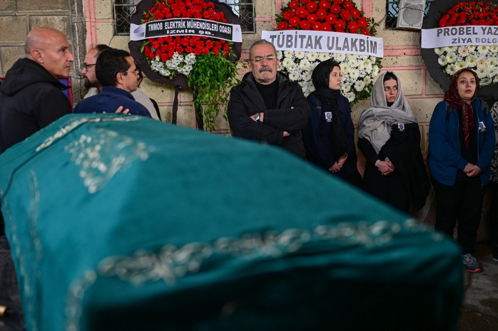 İzmir'de Darp Sonucu Ölen Dr. Salih Zafer Dicle Toprağa Verildi!