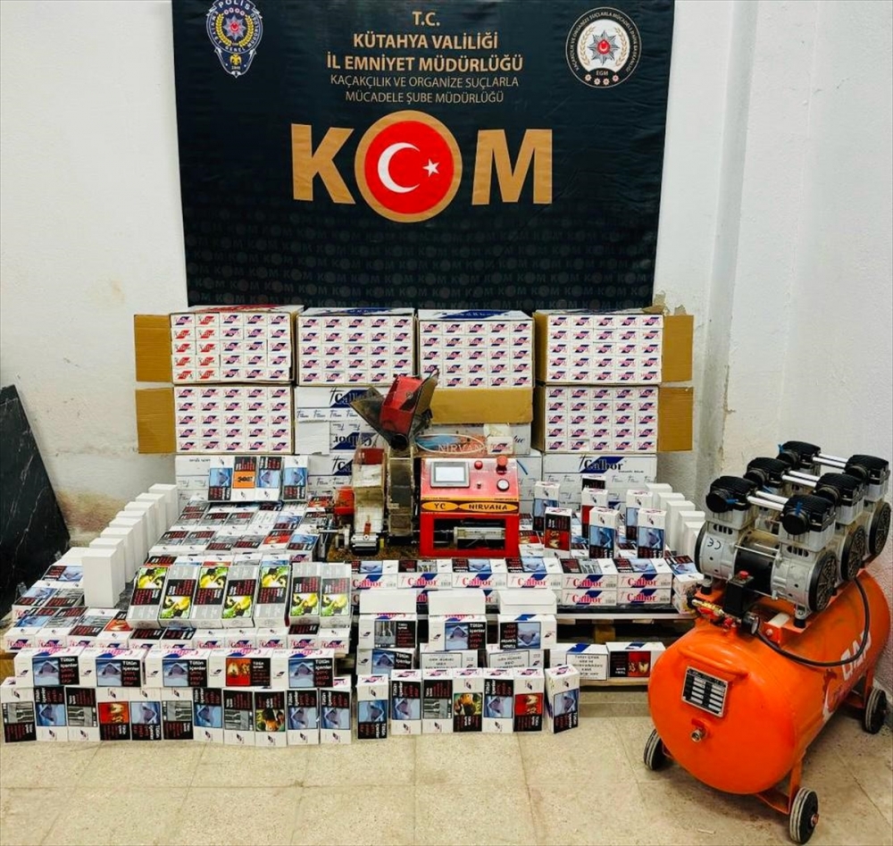 Kütahya'da Kaçak 102 bin 200 Makaron Yakalandı