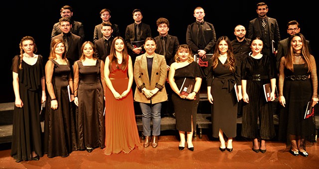 A CAPELLA UŞAK VOKAL TOPLULUĞU VE UŞAK BELEDİYESİ ÇOKSESLİ ÇOCUK KOROSUNDAN MUHTEŞEM KONSER