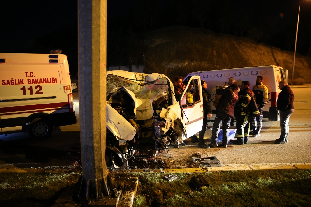 Denizli'de Refüje Çarpan Araçtaki Sürücü Öldü!