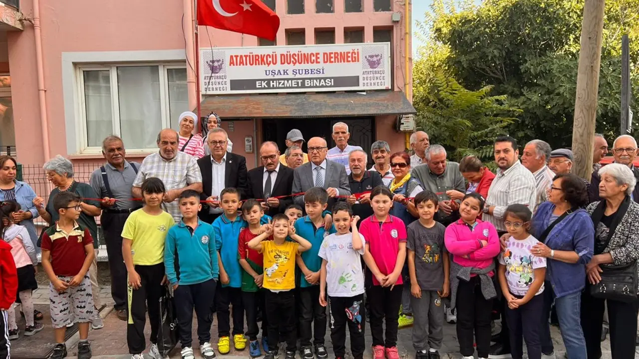 Add, Maddi̇ Durumu Zayıf İlkokul Öğrencilerine Eğitim Desteği̇ Sağlıyor