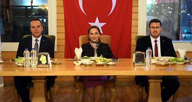 VALİ FUNDA KOCABIYIK, “UŞAK İL ÖZEL İDARESİ 2020 YILI BÜTÇESİNİN İLİMİZE HAYIRLI OLMASINI DİLİYORUM”